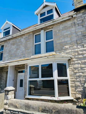 Chiswell Cottage a large family nr WPNSA & Beach